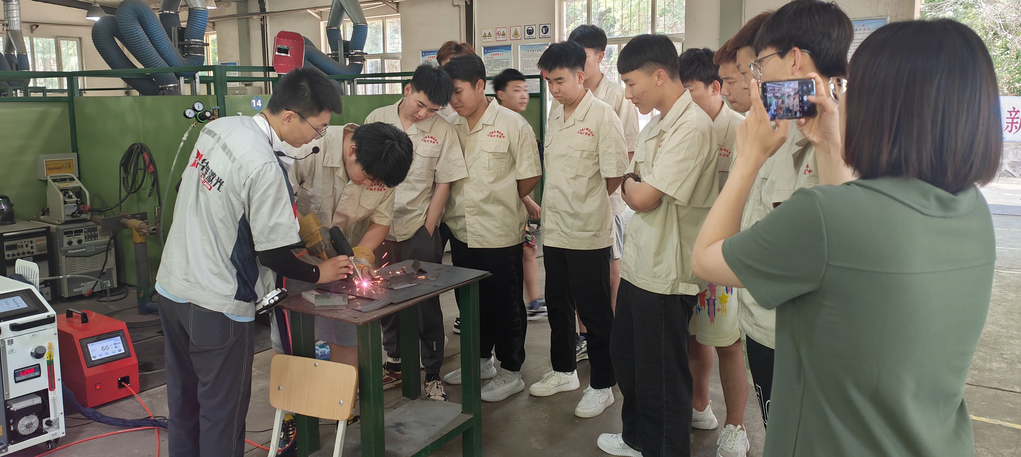 Sudor de mână de la Huawei Laser 1500W stimulează pregătirea abilităților la Liaoning Tech College