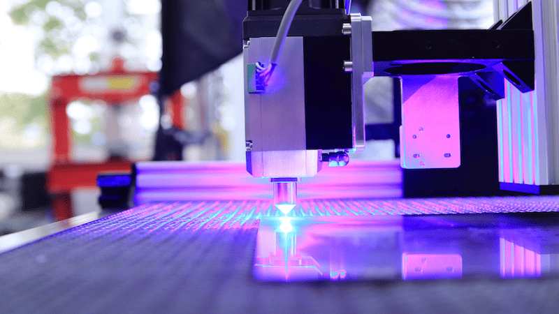 Progrese de tăiere a sticlei: Aplicarea mașinilor de tăiere cu laser în industria de prelucrare a sticlelor