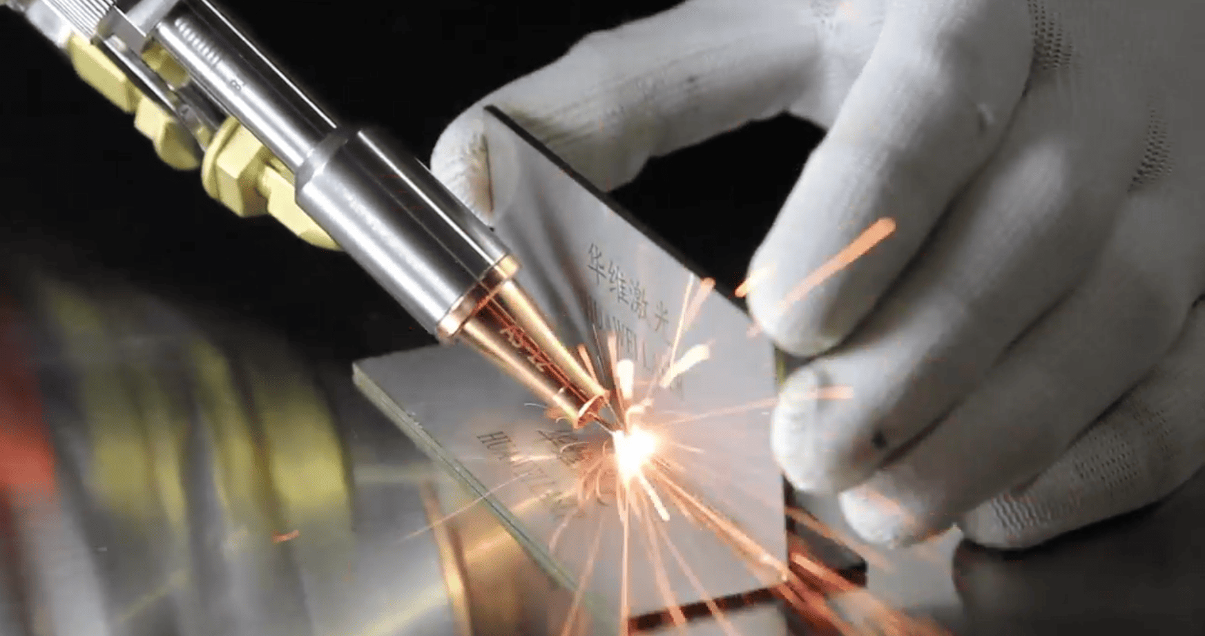 Cum este efectul mașinii de sudare cu laser portabil 4-in-1 în curățarea cusăturilor de sudare?